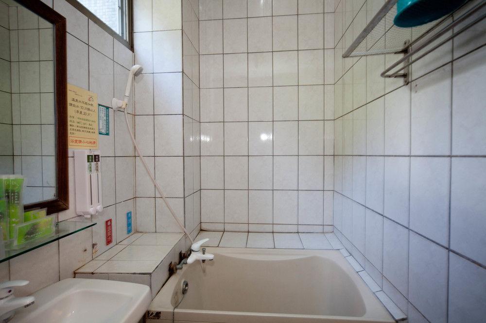 An Tong Hot Spring Hotel Юли Екстериор снимка